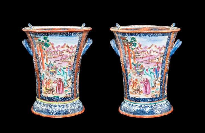 Pair of chinese export porcelain boughpots with decorationin famille rose and underglaze blue